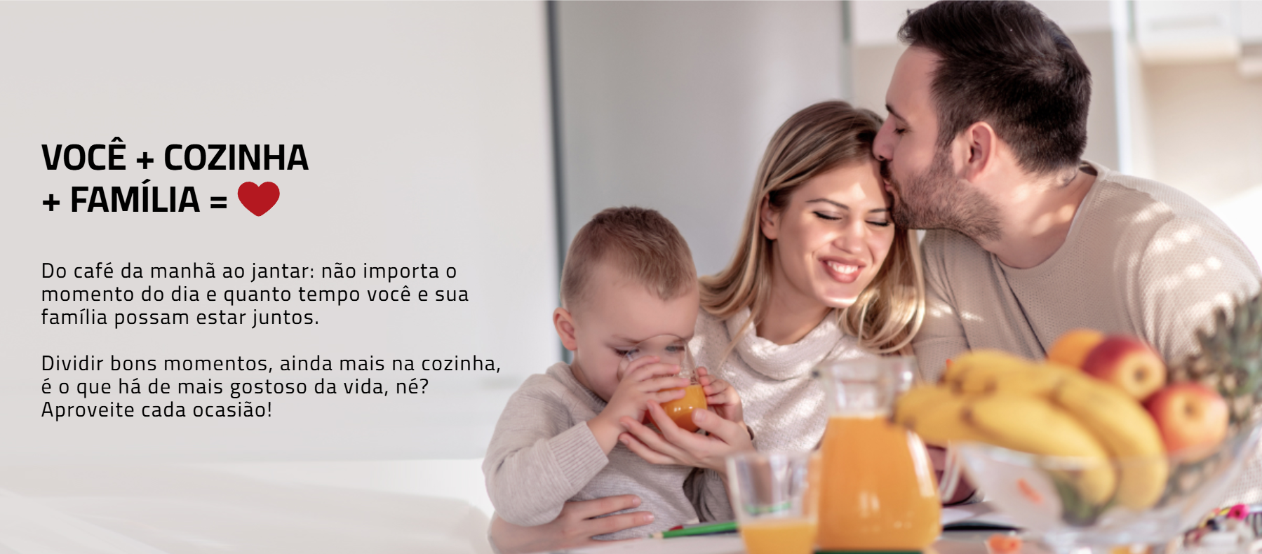 Família aproveitando momentos juntos na cozinha